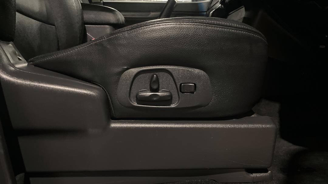 2020 Mitsubishi Pajero Gls (4x4) 7 Seat (leather), Automatic, 116454 km, Drivers Side Adjustment Panel