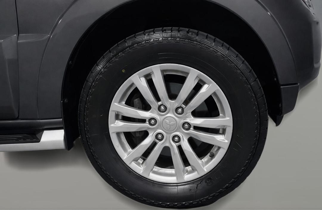 2020 Mitsubishi Pajero Gls (4x4) 7 Seat (leather), Automatic, 116454 km, Right Front Wheel