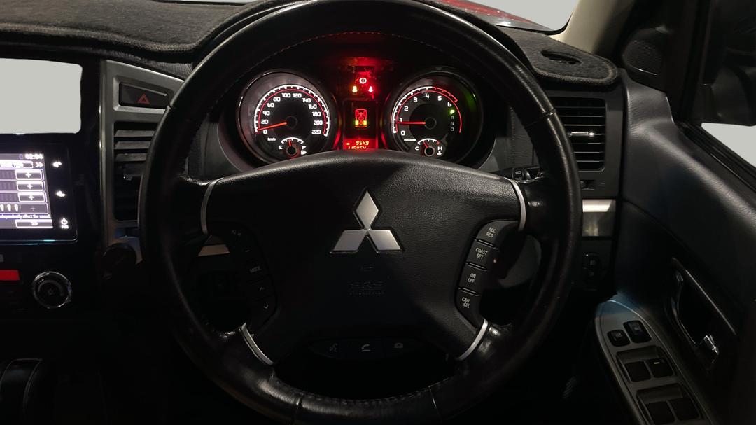 2020 Mitsubishi Pajero Gls (4x4) 7 Seat (leather), Automatic, 116454 km, Steering Wheel Close-up