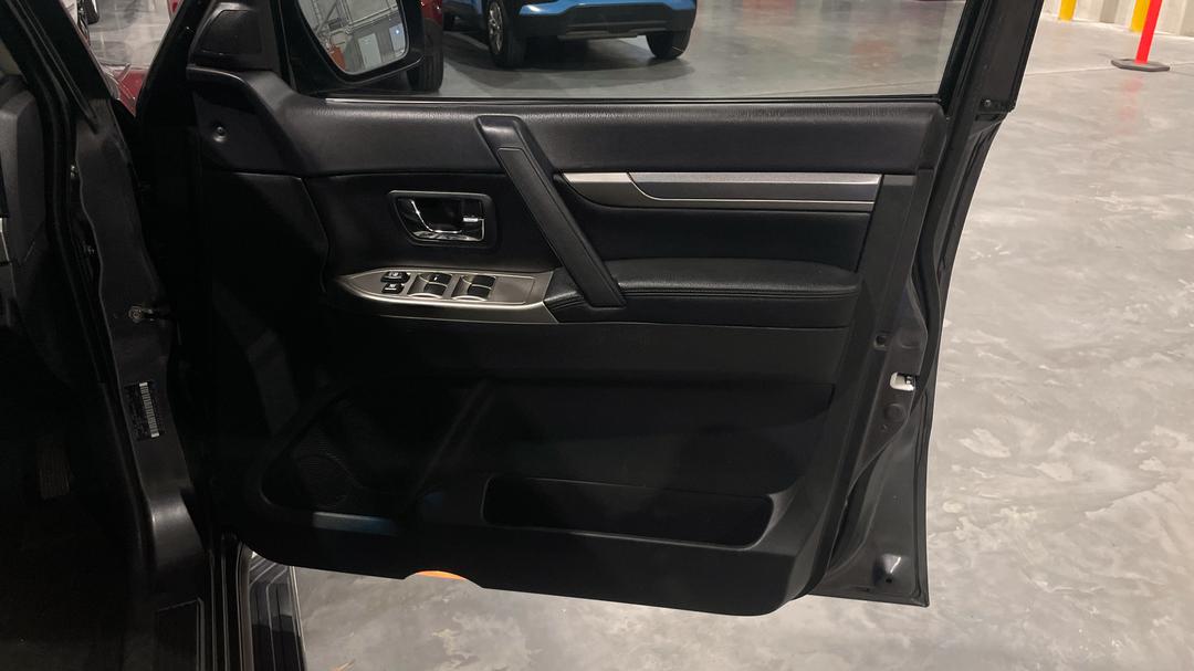 2020 Mitsubishi Pajero Gls (4x4) 7 Seat (leather), Automatic, 116454 km, Speaker View