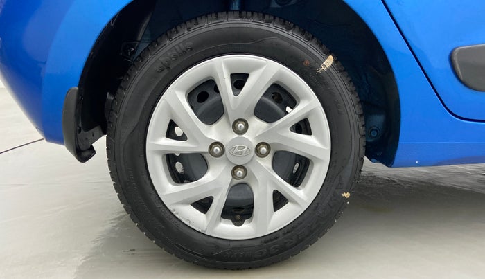 2018 Hyundai Grand i10 SPORTZ 1.2 KAPPA VTVT, Petrol, Manual, 2,548 km, Right Rear Wheel
