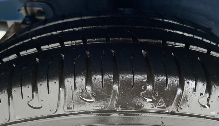 2018 Hyundai Grand i10 SPORTZ 1.2 KAPPA VTVT, Petrol, Manual, 2,548 km, Right Rear Tyre Tread