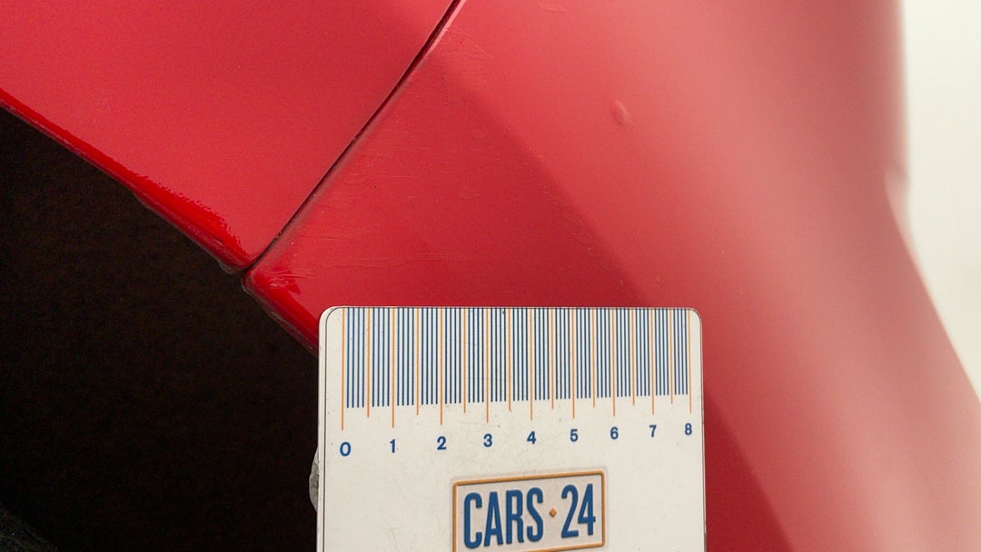 Quarter Panel Front LHS Guard Paint blemish