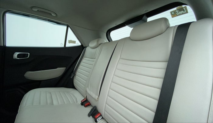 2022 Hyundai VENUE SX 1.5 CRDI, Diesel, Manual, 4,828 km, Right Side Rear Door Cabin