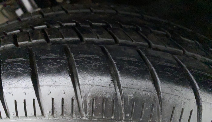 2016 Volkswagen Ameo HIGHLINE 1.2, Petrol, Manual, 30,686 km, Right Rear Tyre Tread