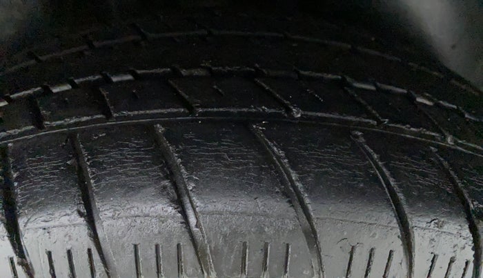 2016 Volkswagen Ameo HIGHLINE 1.2, Petrol, Manual, 30,686 km, Left Rear Tyre Tread