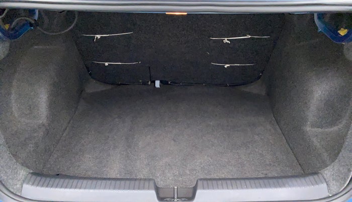 2016 Volkswagen Ameo HIGHLINE 1.2, Petrol, Manual, 30,686 km, Boot Inside