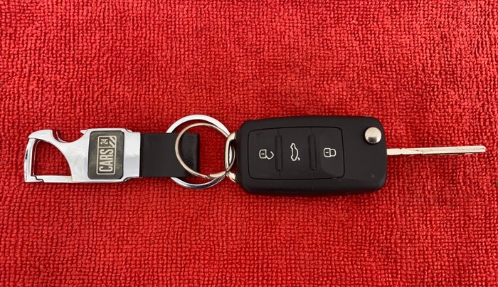2016 Volkswagen Ameo HIGHLINE 1.2, Petrol, Manual, 30,686 km, Key Close Up