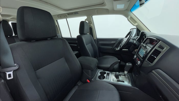 MITSUBISHI PAJERO-Right Side Front Door Cabin View