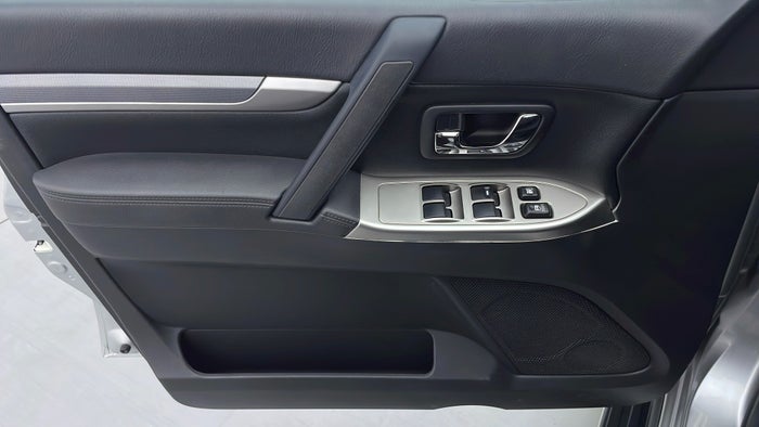 MITSUBISHI PAJERO-Driver Side Door Panels Controls
