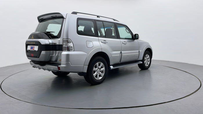 MITSUBISHI PAJERO-Right Back Diagonal (45- Degree) View