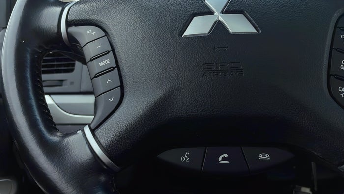 MITSUBISHI PAJERO-Drivers Control