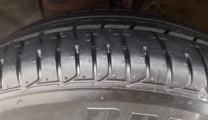 2015 Hyundai Elite i20 SPORTZ 1.2, Petrol, Manual, 63,861 km, Left Front Tyre Tread