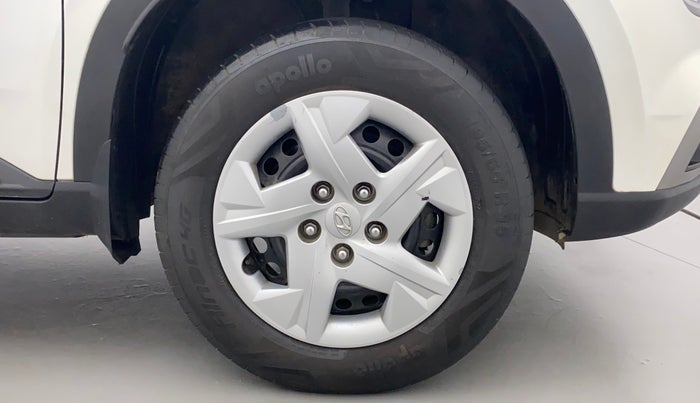 2022 Hyundai VENUE S 1.2, Petrol, Manual, 39,655 km, Right Front Wheel