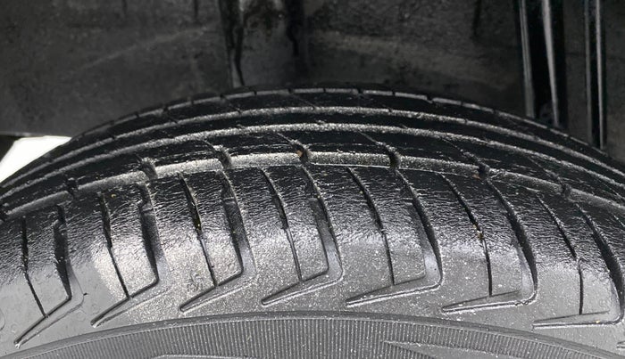 2017 Datsun Redi Go T (O), Petrol, Manual, 77,422 km, Right Rear Tyre Tread