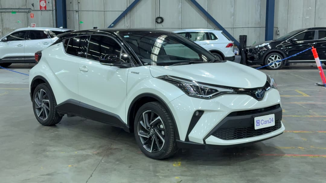 2021 Toyota C-HR Koba (2WD) Hybrid, Automatic, 63767 km, Right Front Diagonal (45- Degree) View