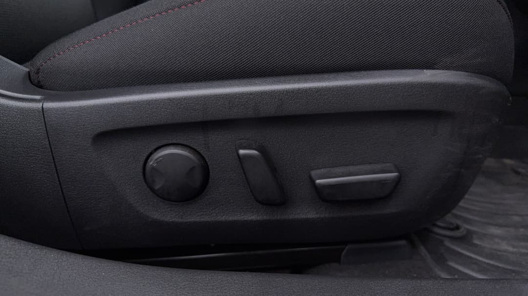 2024 Mazda 3 G25 Evolve Sp, Automatic, 10285 km, Drivers Side Adjustment Panel
