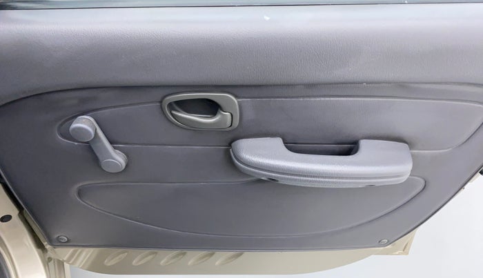 2009 Hyundai Santro Xing GL, Petrol, Manual, 41,610 km, Driver Side Door Panels Controls