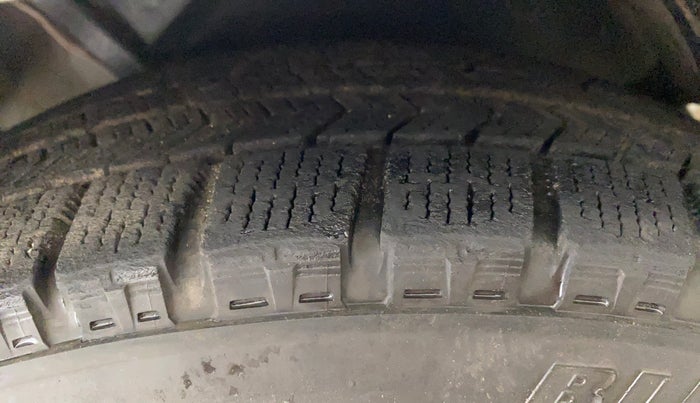 2018 Datsun Redi Go T (O), Petrol, Manual, 1,07,013 km, Right Front Tyre Tread
