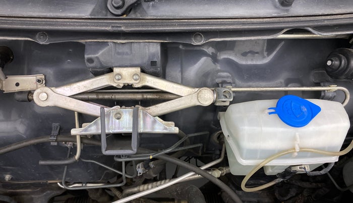 2019 Maruti Eeco 5 STR WITH A/C+HTR, Petrol, Manual, 28,172 km, Dicky (Boot door) - Tool missing