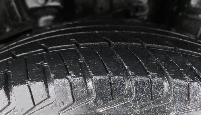 2016 Hyundai Eon ERA PLUS, Petrol, Manual, 24,831 km, Left Rear Tyre Tread