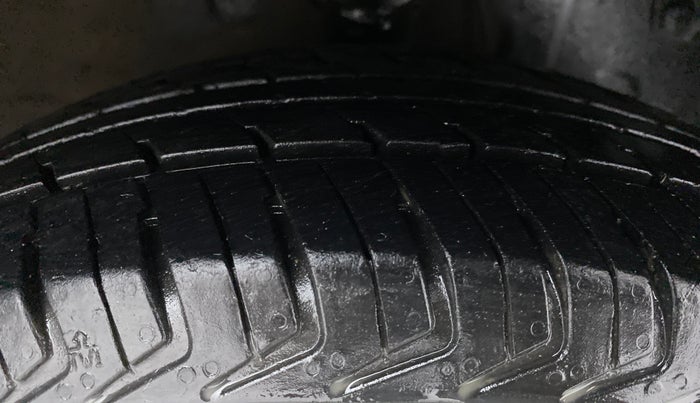 2016 Hyundai Eon ERA PLUS, Petrol, Manual, 24,831 km, Right Front Tyre Tread