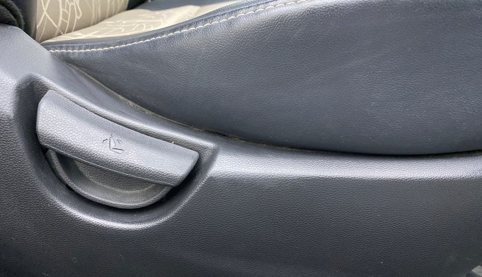 2017 Hyundai Grand i10 MAGNA 1.2 KAPPA VTVT, Petrol, Manual, 23,725 km, Driver Side Adjustment Panel