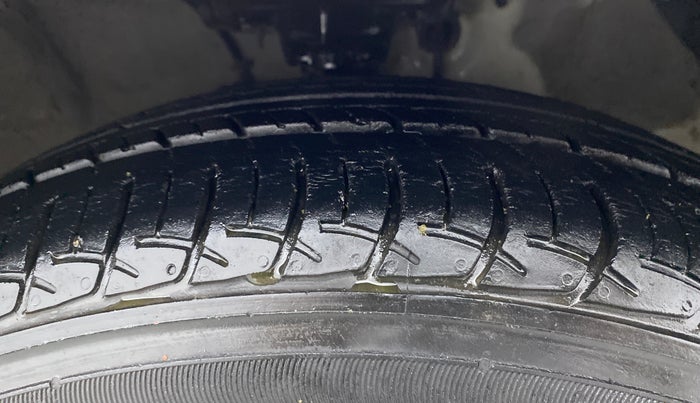 2017 Hyundai Verna 1.6 CRDI S, Diesel, Manual, 80,883 km, Right Front Tyre Tread