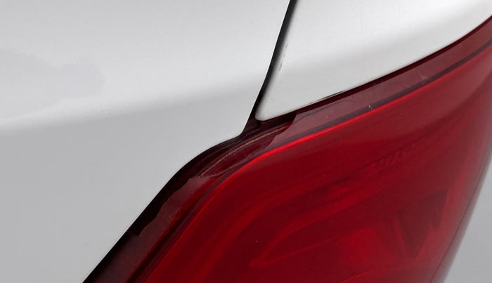 2017 Hyundai Verna 1.6 CRDI S, Diesel, Manual, 80,883 km, Right tail light - Minor damage