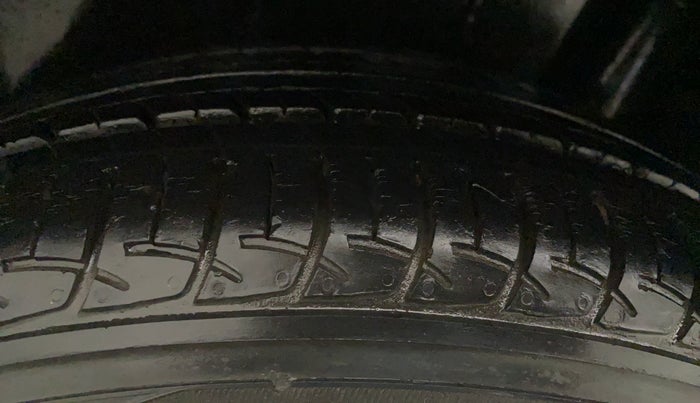 2018 Maruti Ciaz ZETA 1.5 SHVS MT PETROL, Petrol, Manual, 18,001 km, Right Rear Tyre Tread