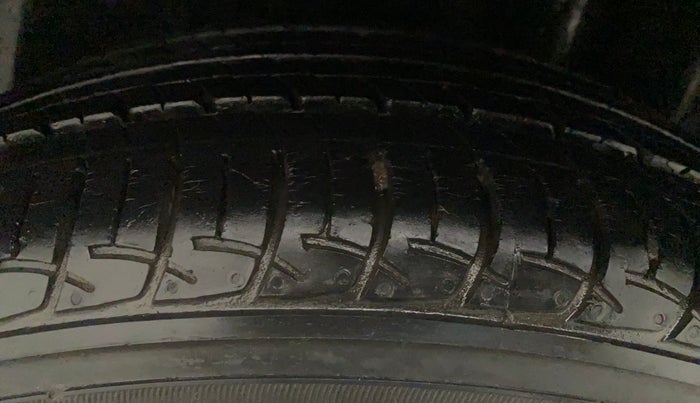 2018 Maruti Ciaz ZETA 1.5 SHVS MT PETROL, Petrol, Manual, 18,001 km, Left Rear Tyre Tread