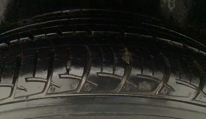 2018 Maruti Ciaz ZETA 1.5 SHVS MT PETROL, Petrol, Manual, 18,001 km, Right Front Tyre Tread