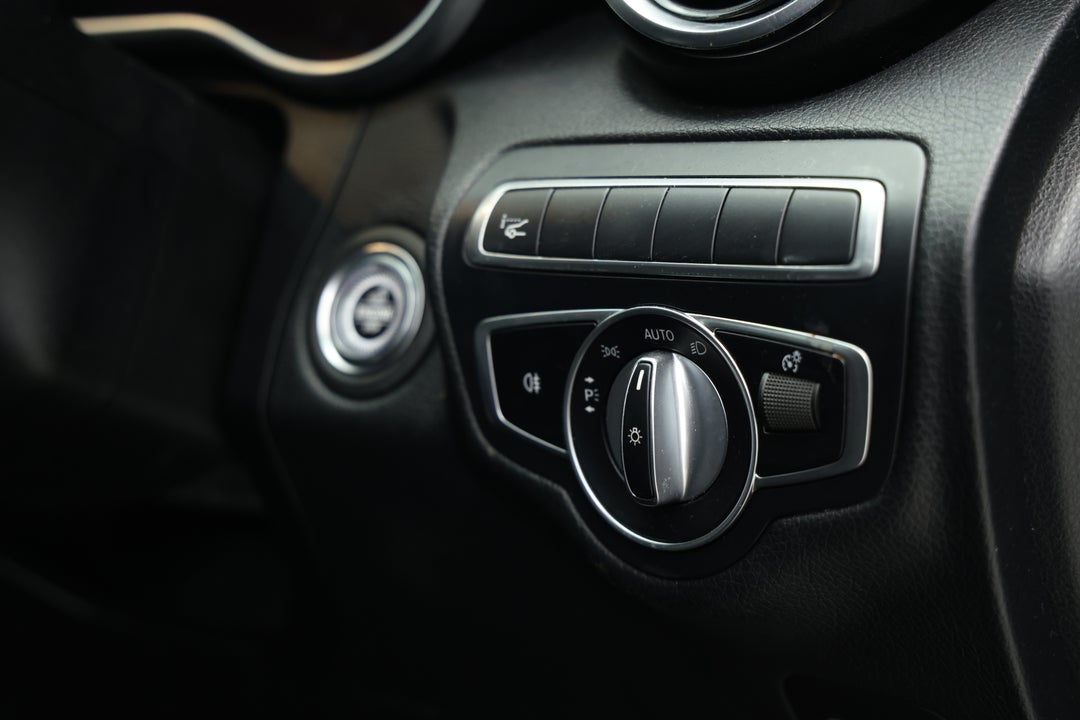 2018 Mercedes-benz C200 Eq (hybrid), Automatic, 59279 km, Utility Switches/Buttons