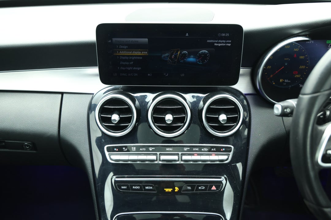 2018 Mercedes-benz C200 Eq (hybrid), Automatic, 59279 km, Center Console