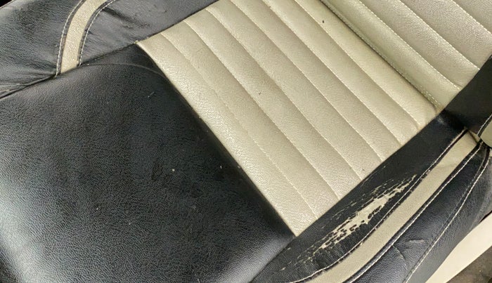 2016 Toyota Etios Liva GD, Diesel, Manual, 65,160 km, Front left seat (passenger seat) - Cover slightly torn