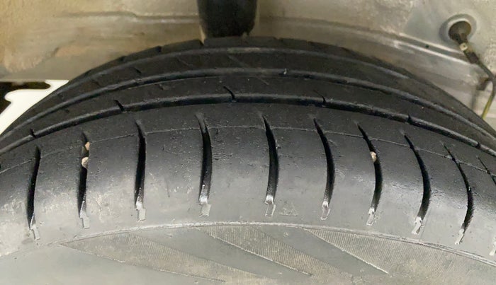2016 Toyota Etios Liva GD, Diesel, Manual, 65,160 km, Right Rear Tyre Tread