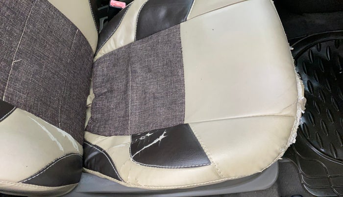 2011 Hyundai i10 MAGNA 1.2, Petrol, Manual, 59,614 km, Driver seat - Cover slightly torn