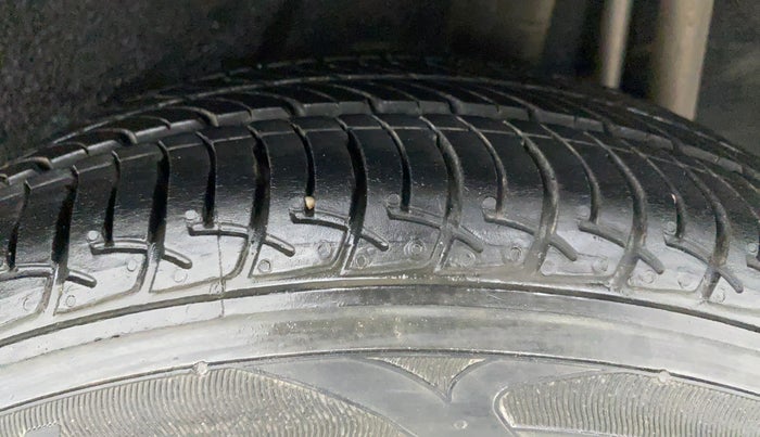 2019 Datsun Go Plus A (O), CNG, Manual, 60,274 km, Left Rear Tyre Tread