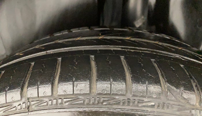 2018 Volkswagen Polo COMFORTLINE 1.0 PETROL, Petrol, Manual, 13,749 km, Left Rear Tyre Tread