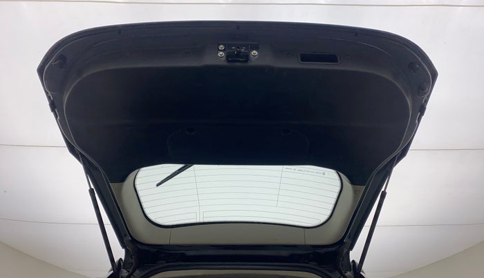 2018 Mahindra XUV500 W7, Diesel, Manual, 96,022 km, Boot Door Open