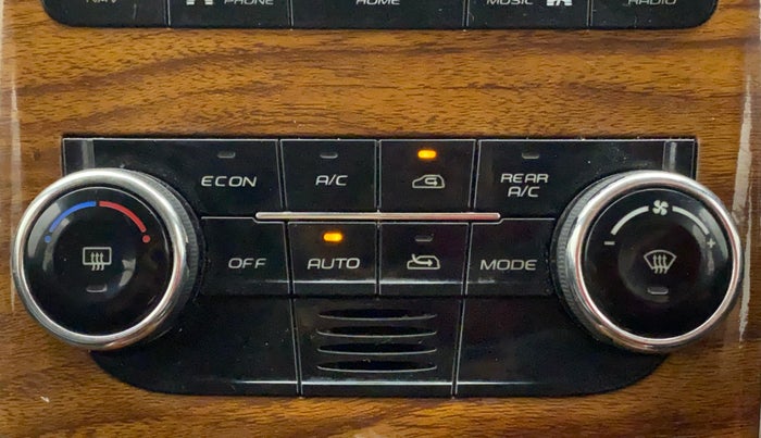 2018 Mahindra XUV500 W7, Diesel, Manual, 96,022 km, Automatic Climate Control