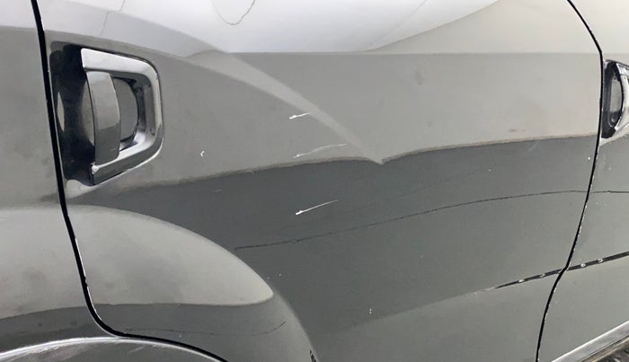 2018 Mahindra XUV500 W7, Diesel, Manual, 96,022 km, Right rear door - Minor scratches
