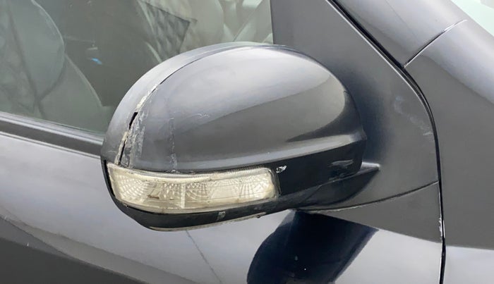 2018 Mahindra XUV500 W7, Diesel, Manual, 96,022 km, Right rear-view mirror - Indicator light has minor damage