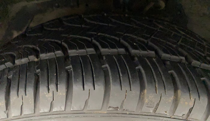2018 Mahindra XUV500 W7, Diesel, Manual, 96,022 km, Left Front Tyre Tread