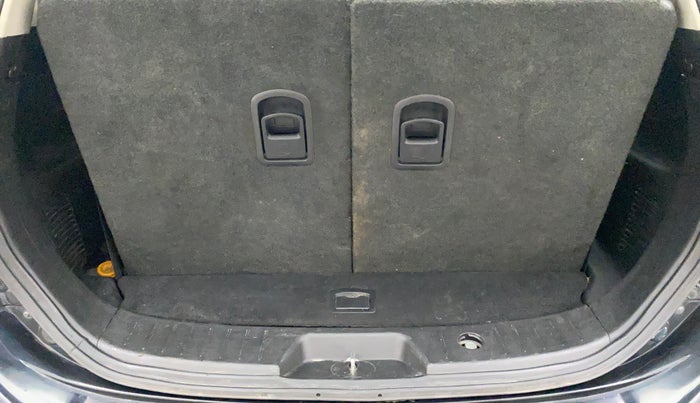 2018 Mahindra XUV500 W7, Diesel, Manual, 96,022 km, Boot Inside
