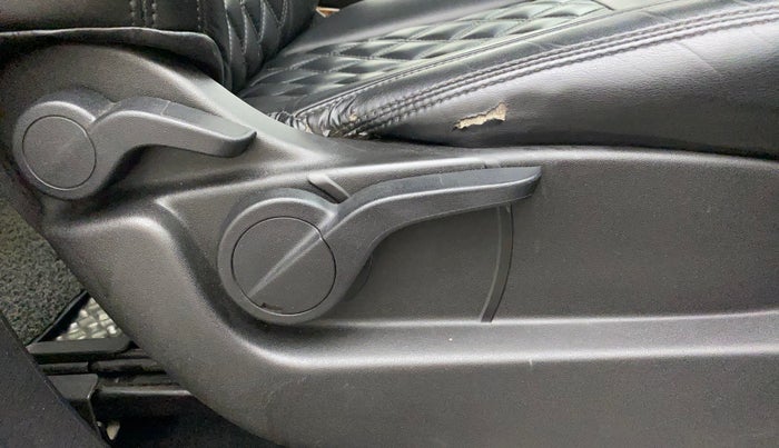 2018 Mahindra XUV500 W7, Diesel, Manual, 96,022 km, Driver Side Adjustment Panel