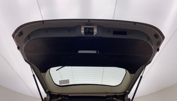 2017 Mahindra XUV500 W10, Diesel, Manual, 71,590 km, Boot Door Open