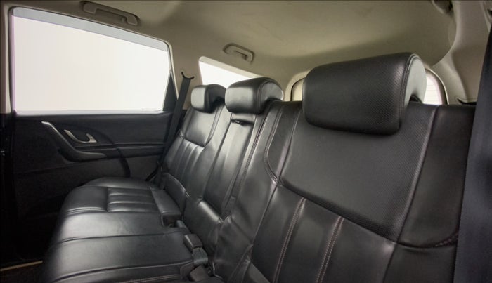 2017 Mahindra XUV500 W10, Diesel, Manual, 71,590 km, Right Side Rear Door Cabin