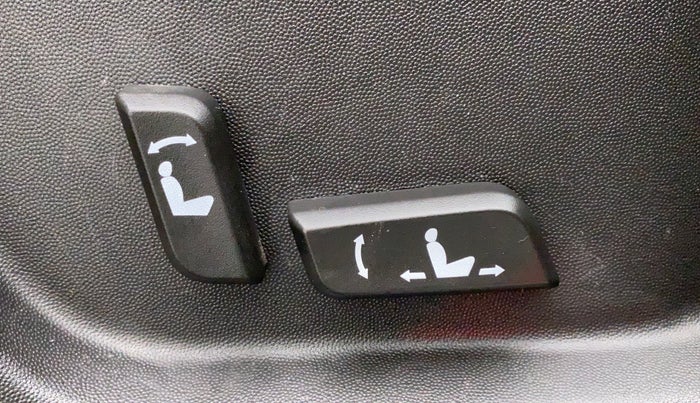 2017 Mahindra XUV500 W10, Diesel, Manual, 71,590 km, Driver Side Adjustment Panel