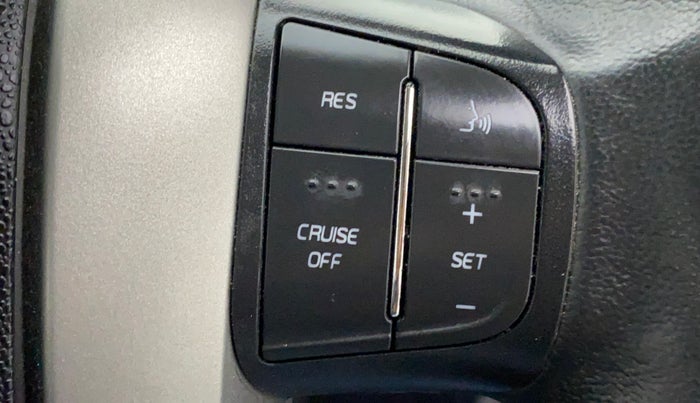 2017 Mahindra XUV500 W10, Diesel, Manual, 71,590 km, Adaptive Cruise Control
